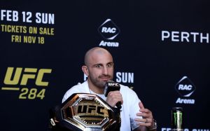 Алекс Волкановски рассказал, когда поднимется в полусредний вес