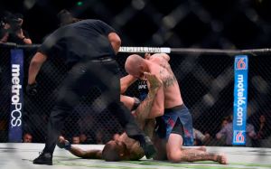 UFC Fight Night 126: Дональд Серроне остановил Янси Медейроса в первом раунде