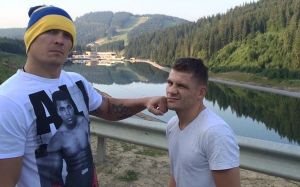 Усик советует "рубануть" Беринчика и бежать, если тот стал в стойку