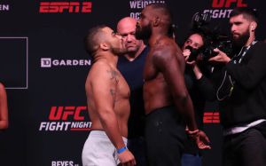 Видео боя Даррен Стюарт - Дерон Винн UFC on ESPN 6