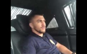 Ломаченко прилетел в Москву поддержать Усика в финале 