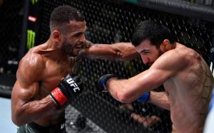 Рамазан Эмеев уступил Дэнни Робертсу на UFC Fight Night 195