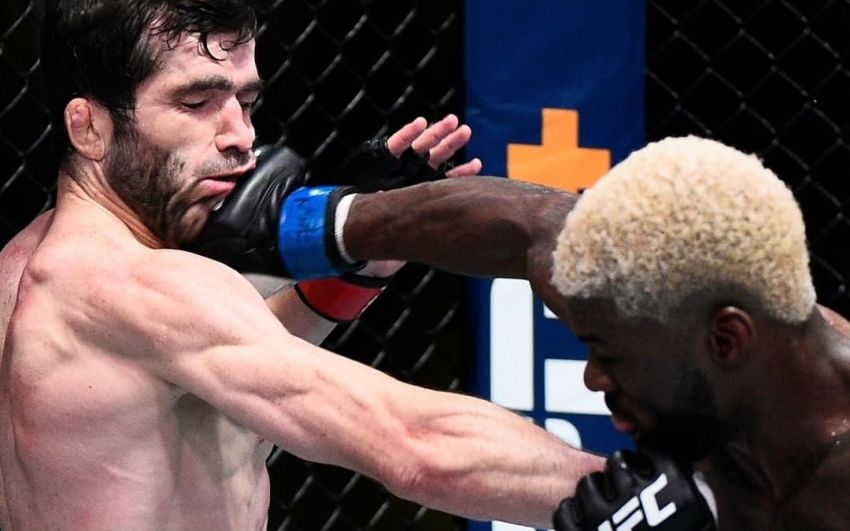 Тимур Валиев потерпел досрочное поражение Тревину Джонсу на UFC on ESPN 15