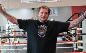 Александр Емельяненко предложил подписчикам выбрать ему соперника