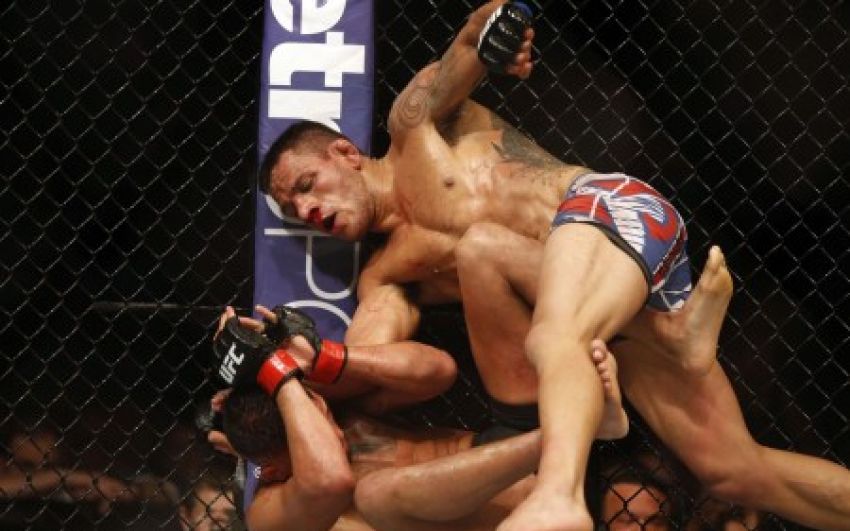 Тренер дос Аньоса: Может быть, Макгрегор впервые в UFC попросит рефери остановить бой