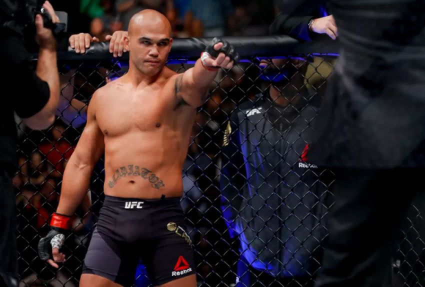 Робби Лоулер сразиться с Рафаэлем Дос Аньосом на турнире UFC в Виннипеге