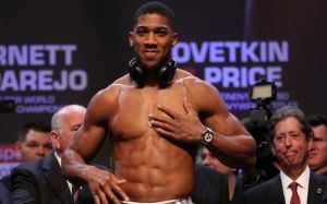 Валентин Молдавский назвал бойца UFC, который может нокаутировать Энтони Джошуа в ринге