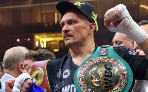 Промоутер Фьюри прокомментировал возможное лишение Усика титула IBF