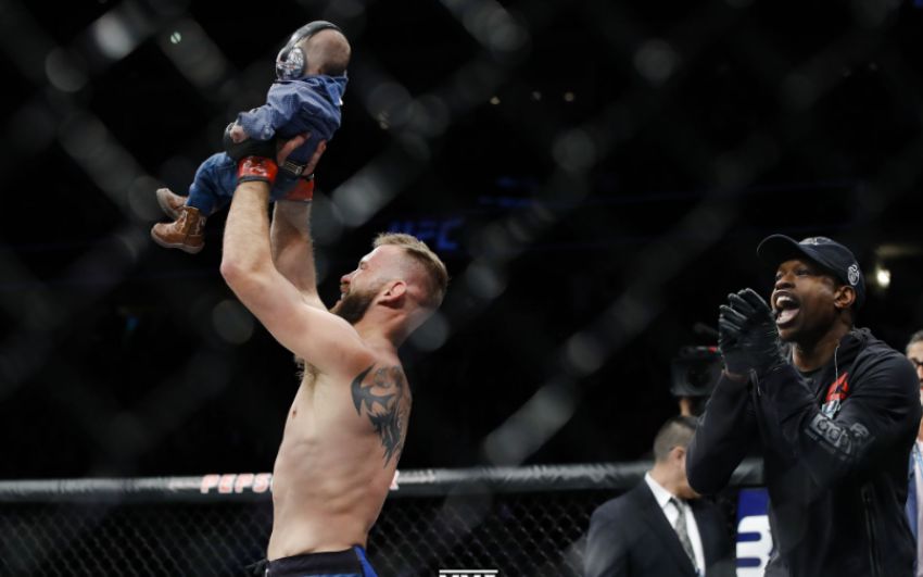 Дональд Серроне предложил Конору МакГрегору подраться на турнире UFC 239