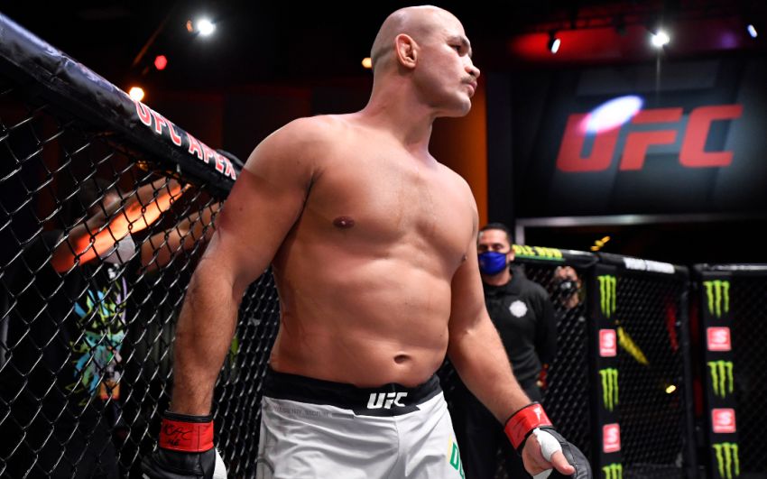 Дана Уайт обсудил будущее Джуниора Дос Сантоса в UFC