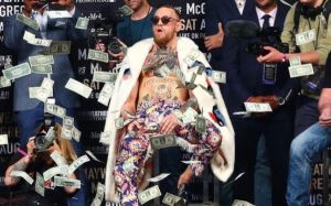 Стали известны зарплаты участников UFC 229