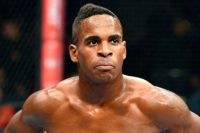 Лоренц Ларкин поприветствует Эрика Сильву в Bellator