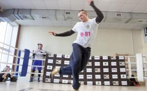 Усик исполнил зажигательный танец на ринге, Чисора отреагировал