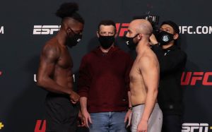 Видео боя Джастин Джейнс - Девонте Смит UFC Fight Night 184