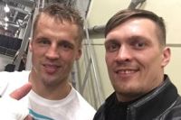 Усик поздравил Бриедиса с победой над Дуродолой 