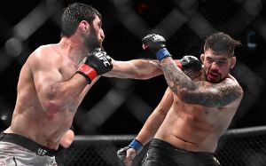 Бонусы турнира UFC Fight Night 163: Забит Магомедшарипов - Келвин Каттар
