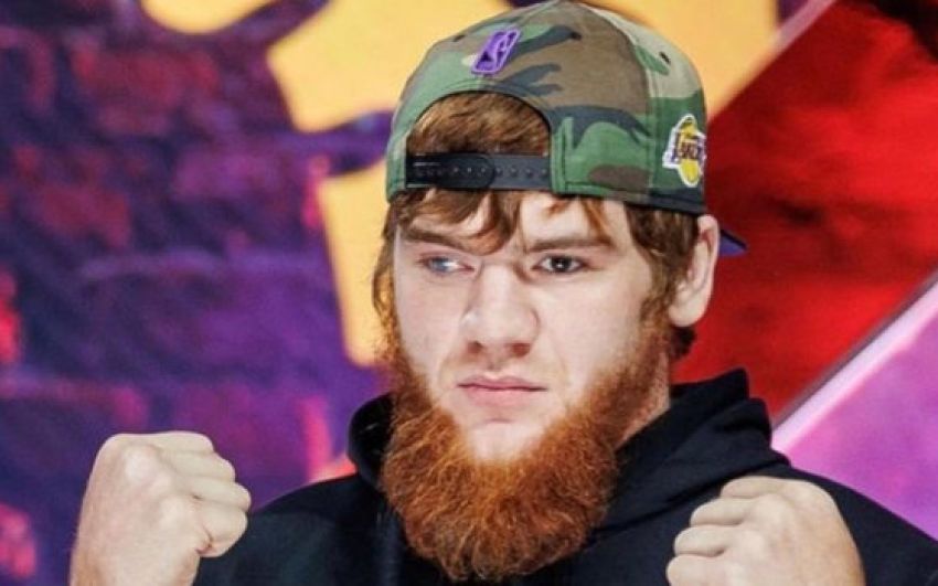 "Все ей на лицо пошло". Шара Буллет рассказал, как обкидывал яйцами девушек в мини-юбках