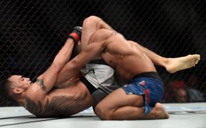 Бонусы турнира UFC 216
