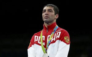 Соперник Миши Алояна по дебютному бою вновь сменился