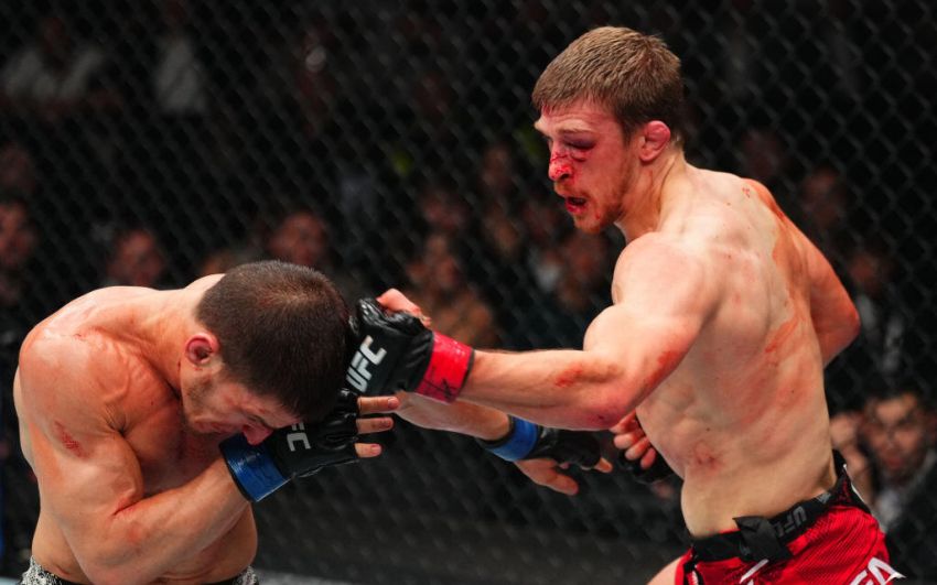 Мовсар Евлоев уверенно проходит Арнольда Аллена на UFC 297