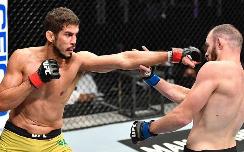 Роман Богатов потерпел поражение Леонардо Сантосу на UFC 251
