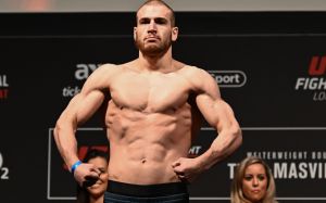 UFC Fight Night 147: Том Брис снялся с боя против Йена Хейниша