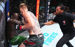 Александр Волков нокаутировал Жаирзиньо Розенстрайка в первом раунде на UFC Fight Night 207