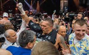 Эдди Хирн объяснил, почему Усика следует лишить титула IBF