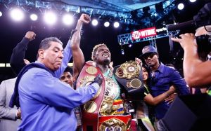 WBO лишит Джермелла Чарло титула после боя с Канело, Цзю станет полноправным чемпионом