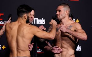 Видео боя Арман Царукян - Кристос Гиагос UFC Fight Night 192