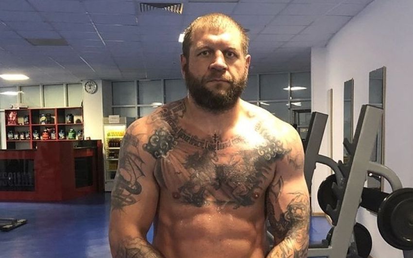 Александр Емельяненко обратился к Исмаилову: "Буду бить тебя с обеих рук!"