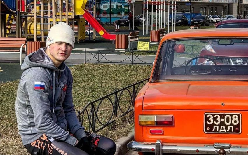 Сергей Воробьев тренируется на улице в Санкт-Петербурге