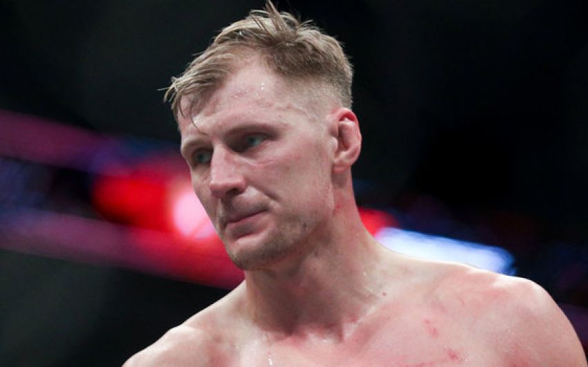 Волков подписал новый контракт с UFC перед боем с Туивасой