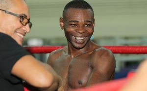 Фремптон лишен титула WBA, Ригондо и Флорес разыграют вакантный титул