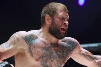 Александр Емельяненко обратился к Исмаилову: "Лысый, вставай и дерись"