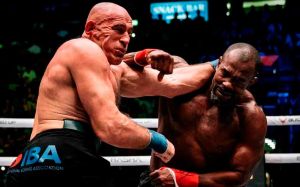 Александр Емельяненко прокомментировал разгромное поражение Олейника на BKFC 71: "Он уже давно пробитый"