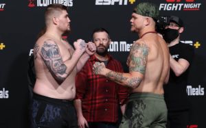 Видео боя Чейз Шерман - Джейк Коллье UFC on ESPN 32