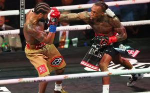 О'Шаки Фостер уверенно прошел Стивена Фултона и завоевал полутитул WBC