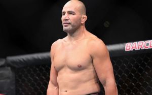 Гловер Тейшейра "задушил" Иона Куцелабу на UFC Fight Night 150 