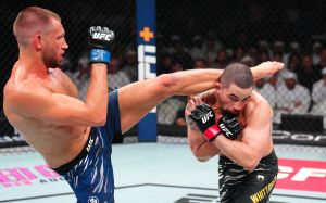 Видео боя Ренье де Риддер – Роберт Уиттакер UFC on АВС 9