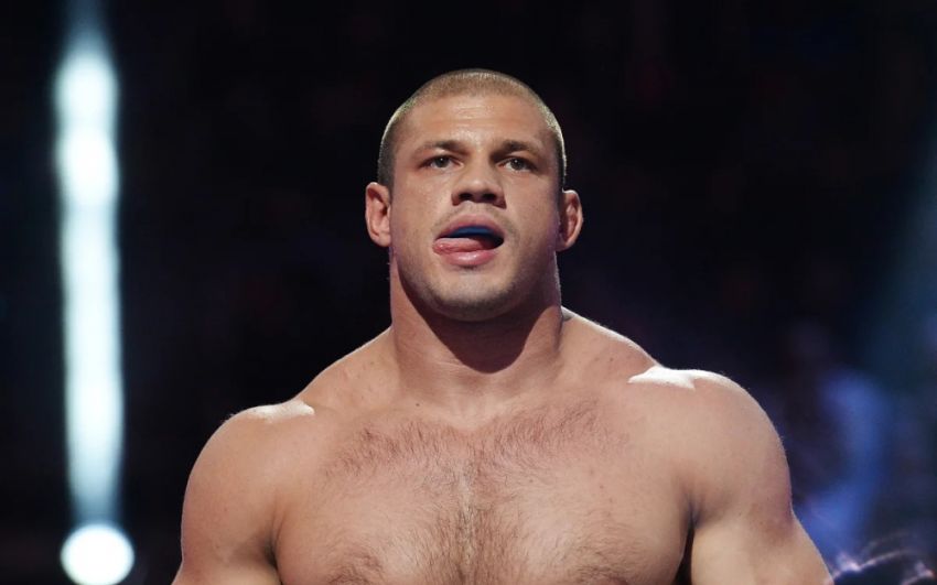 Определился первый соперник Ивана Штыркова в UFC