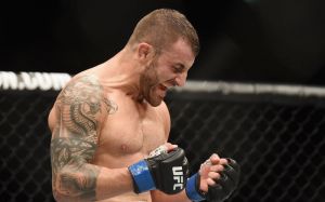 Александр Волкановски остановил Чеда Мендеса на UFC 232