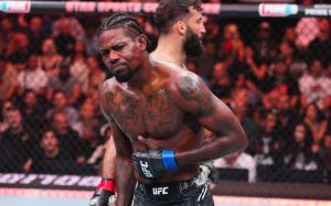 Роман Долидзе побеждает Кевина Холланда, благодаря травме соперника на UFC 307