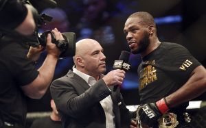 Джо Роган: "Перенос турнира UFC 232 произошел из-за тупости комиссии штата Невада"