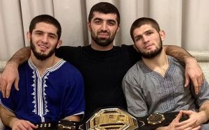 Хабиб Нурмагомедов надеется, что Ислам Махачев будет следующим чемпионом легкого веса UFC