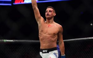 Том Дюкенуа против Коди Стамэнна на UFC 216 в октябре