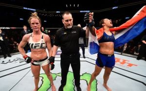 UFC 208 заработал на билетах 2, 275, 105 долларов 