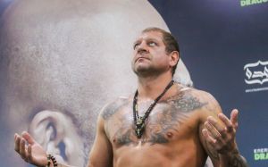 Александр Емельяненко: "Я бы поставил на свою досрочную победу в бою с Исмаиловым"