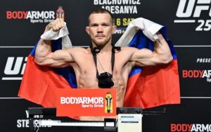 Результаты взвешивания турнира UFC 259