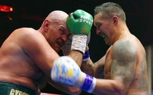 Президент Top Rank вспомнил поражение Фьюри от Усика: "Я был уверен, что он его уничтожит"